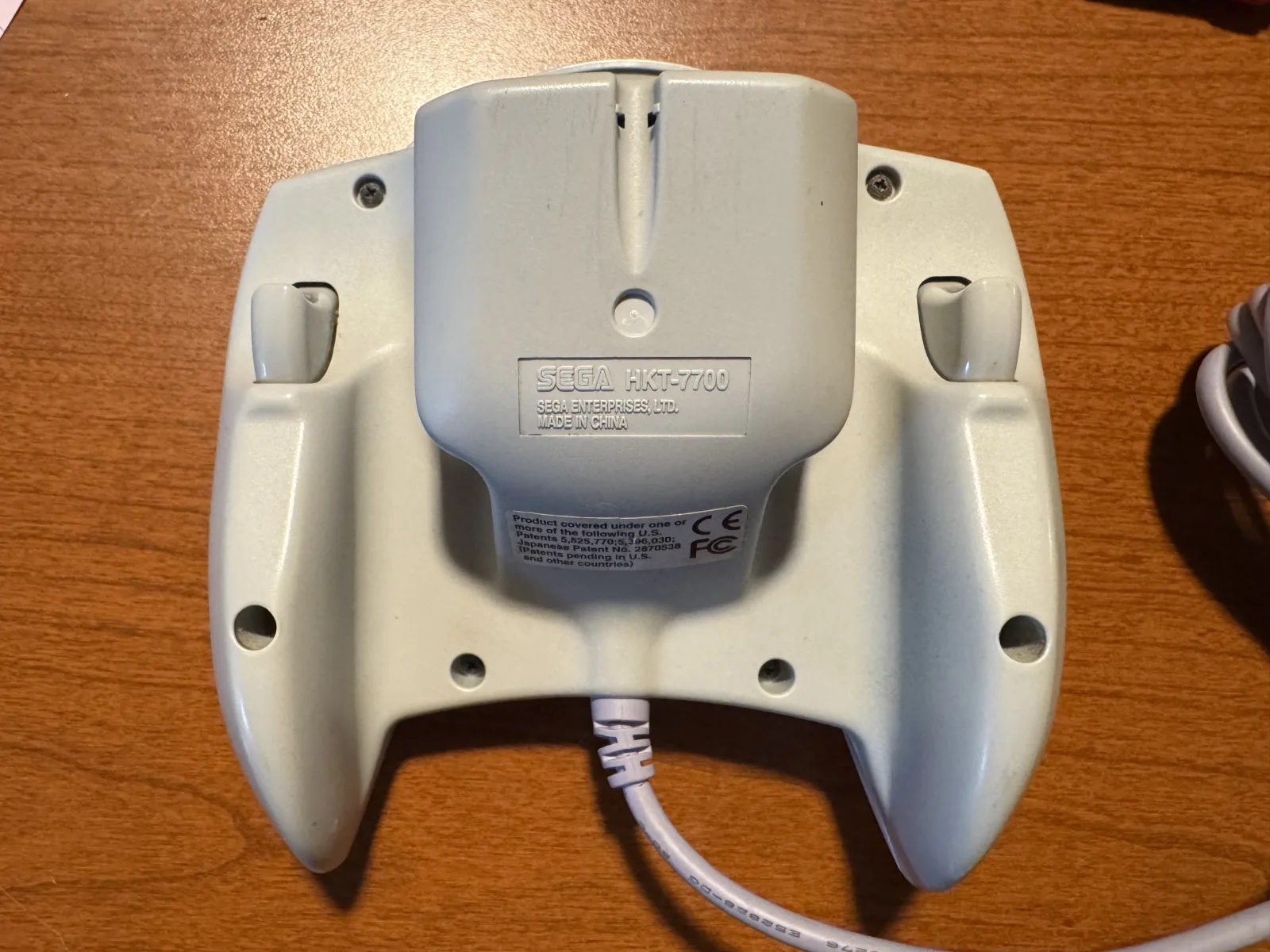 Back of a Dreamcast controller with its six screw positions visible
