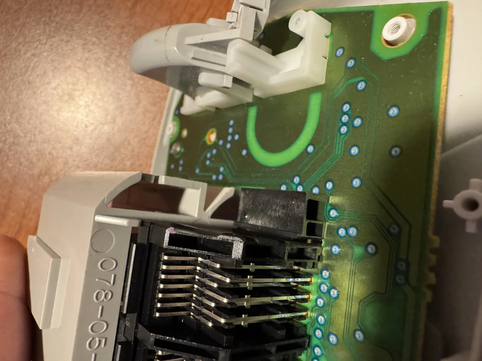 Close view of the empty second accessory slot inside the controller
